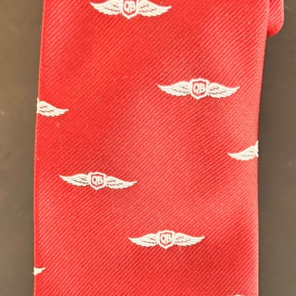 RARE VTG QB Quiet Birdman Rhynecliffe Cravat Red Silk Wing Emblem‎ Mens Necktie